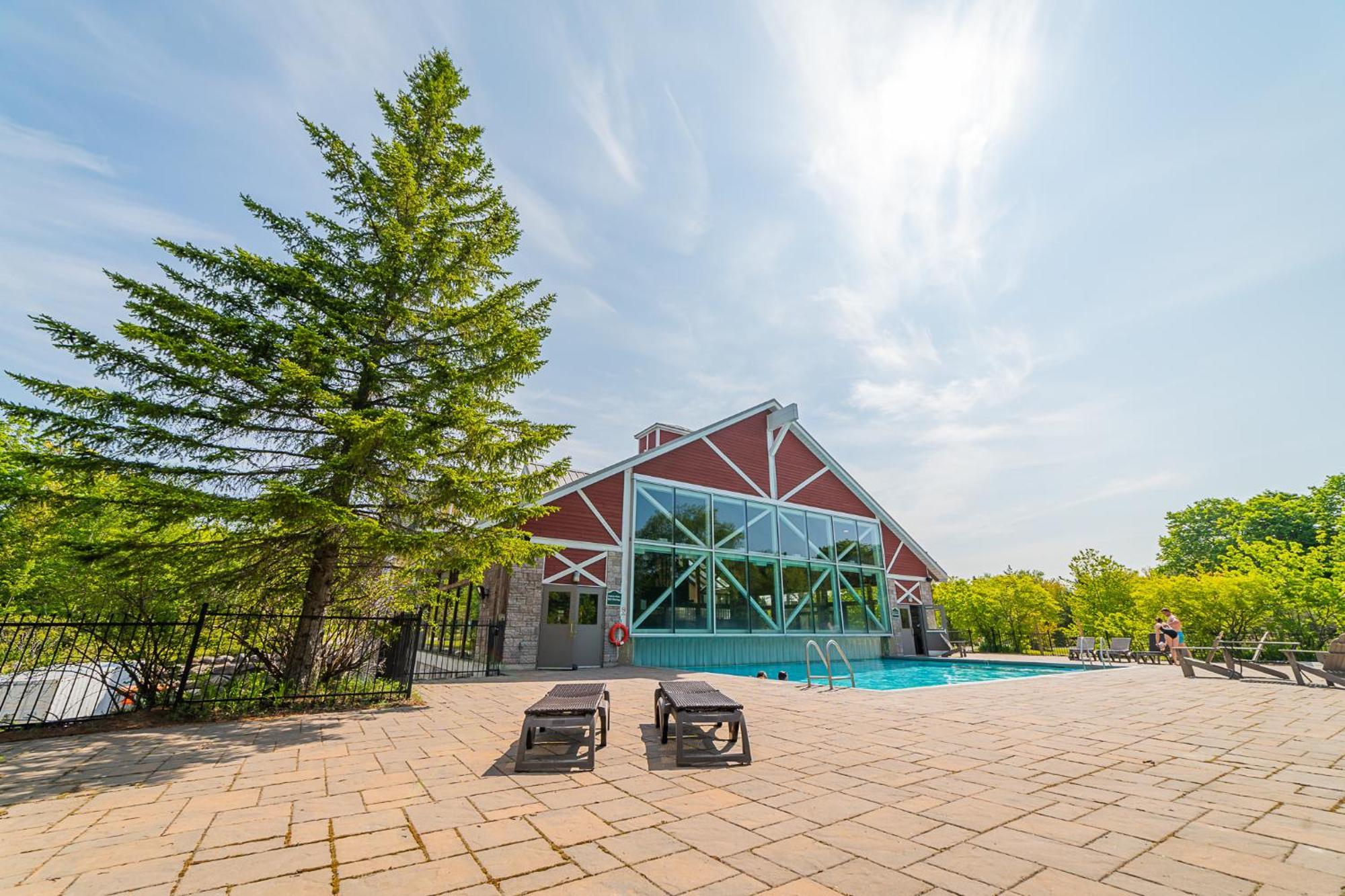 Horseshoe Valley Suites - The Aurora Shanty Bay Exterior photo