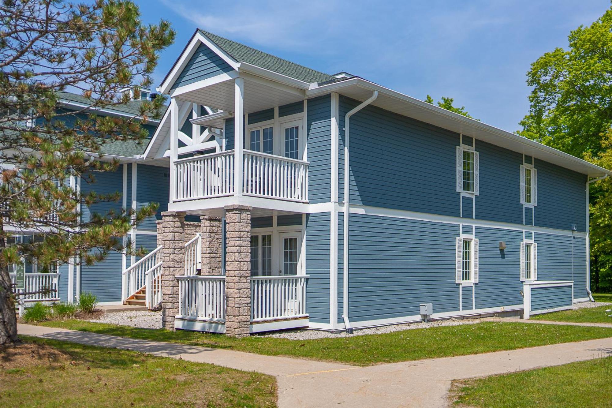 Horseshoe Valley Suites - The Aurora Shanty Bay Exterior photo